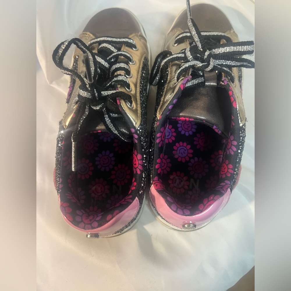 MADDEN GIRL Sneakers with Glitter tones - Picture 8 of 16